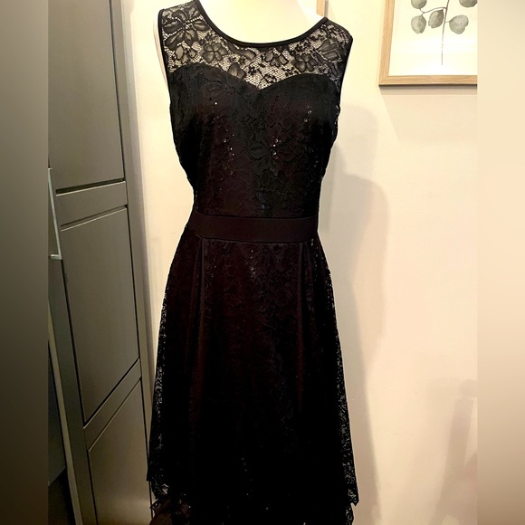 Ladies party dress. - Picture 2 of 4